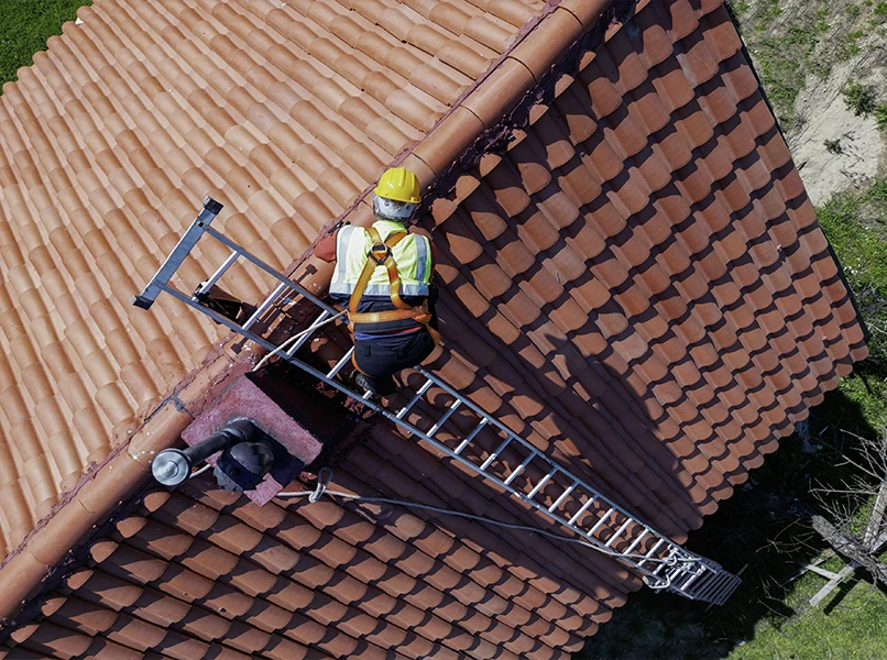 photo de rénovation et réparation de toiture par un artisan couvreur
